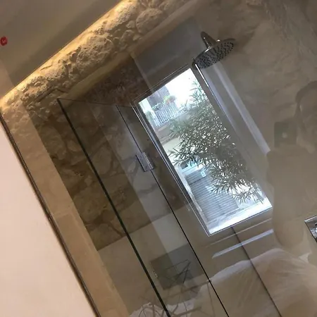 Black & White Appartments סירקוזה