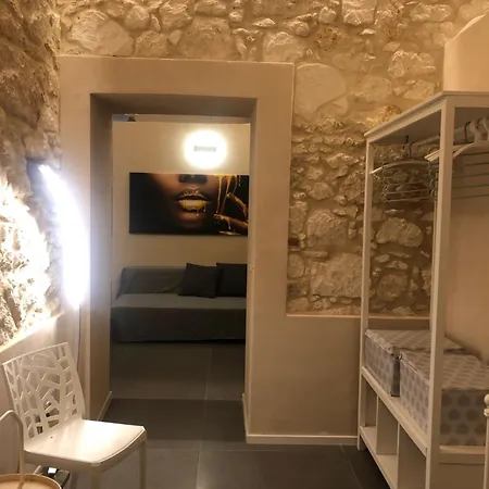 Апартаменты Black & White Appartments *